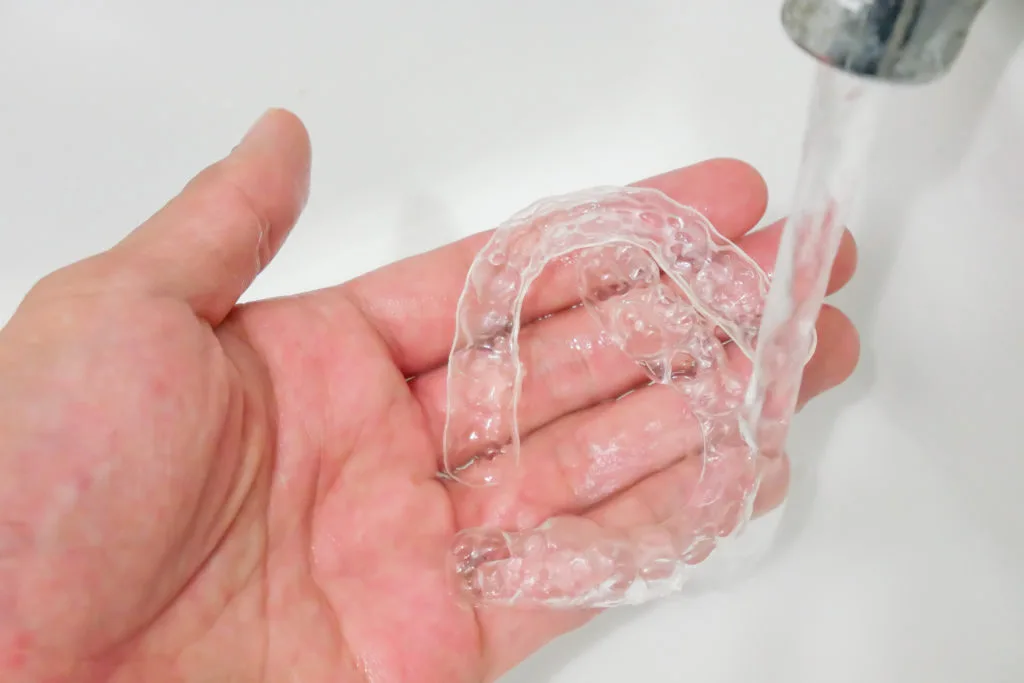 Cara Merawat Invisalign agar Awet